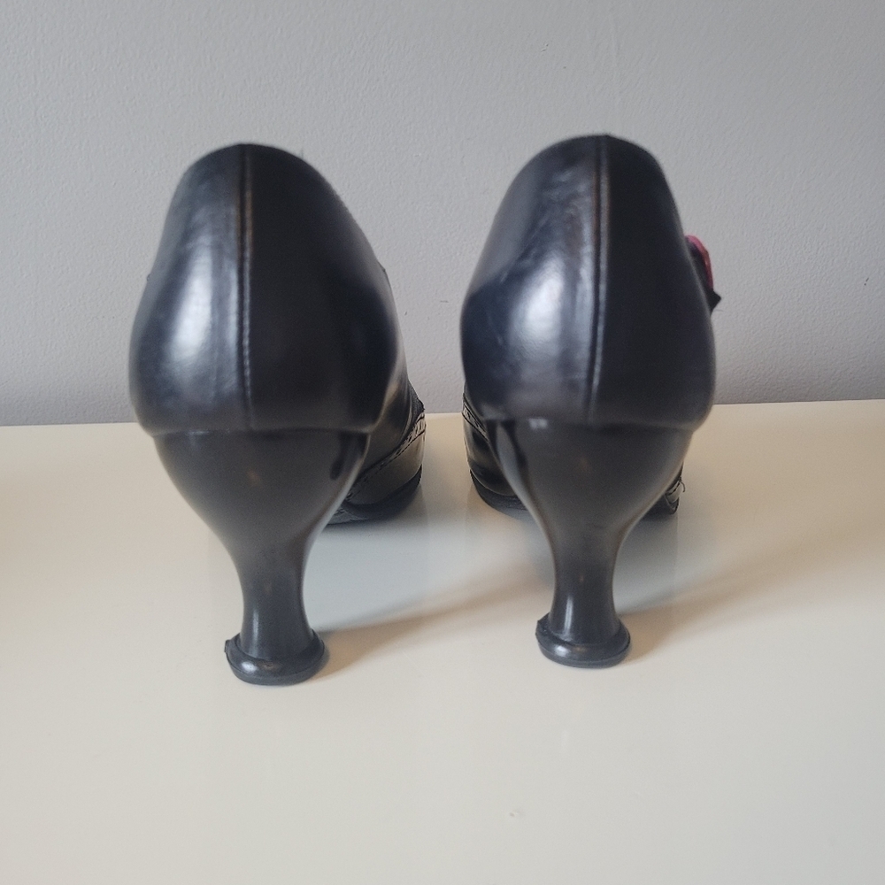 Fluevog Bellevue Ella Baker Brogued Heel With Cutout, GUC, Size 6 - Picture 9 of 11
